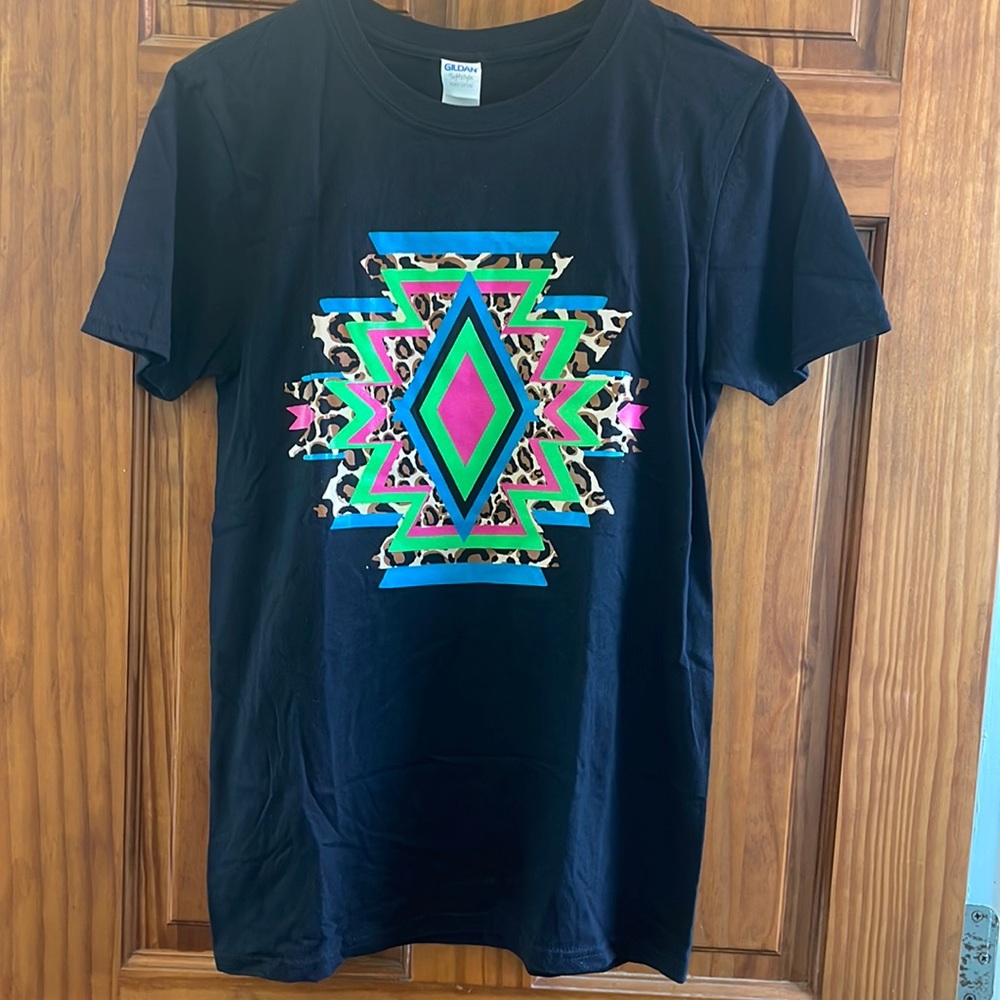 Super cute leopard Aztec tshirt.